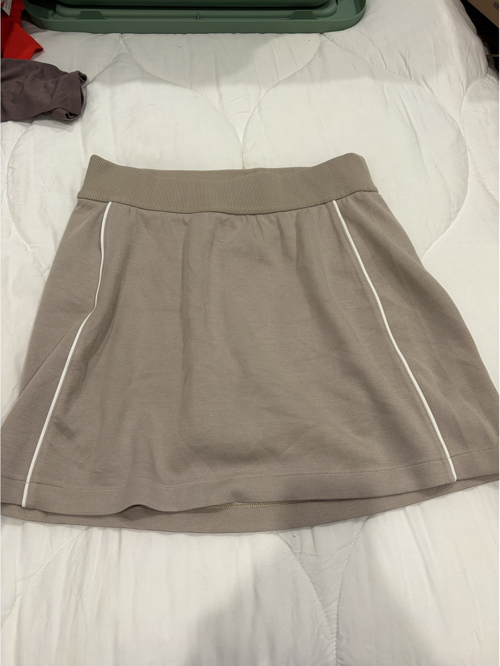 NWT Spanx Airpique Skort size large in ashwood *small snag
